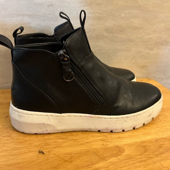 Vionic Sleek Black Leather Sneaker Bootie Platform with White Soles - Picture 5 of 9